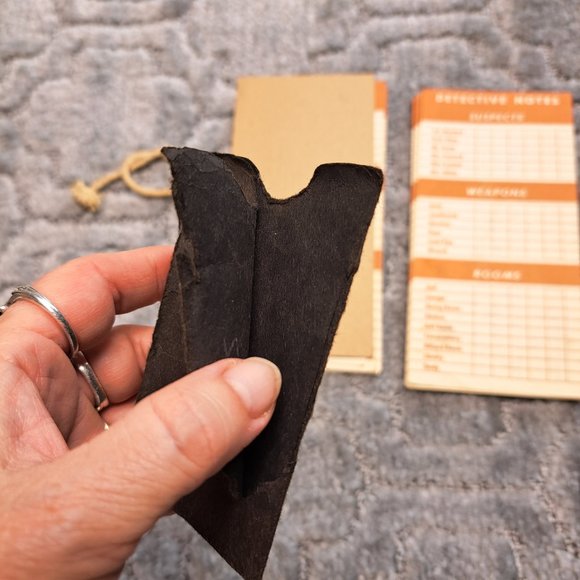 VINTAGE CLUE BOARD GAME 1956 REPLACEMENT PARTS ROPE ENVELOPE NOTE PADS RARE HTF - Picture 3 of 5